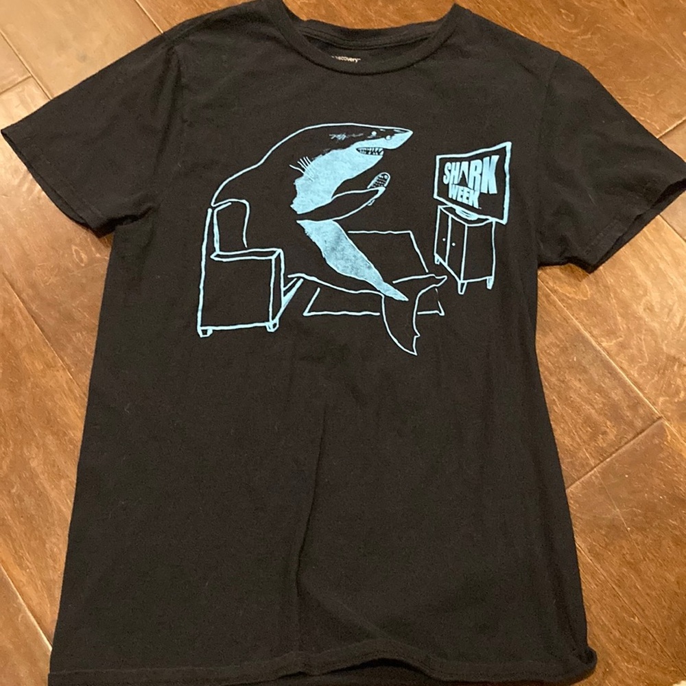 Discovery channel shark week Tee! Get ready! Size small🦈🦈🦈🦈